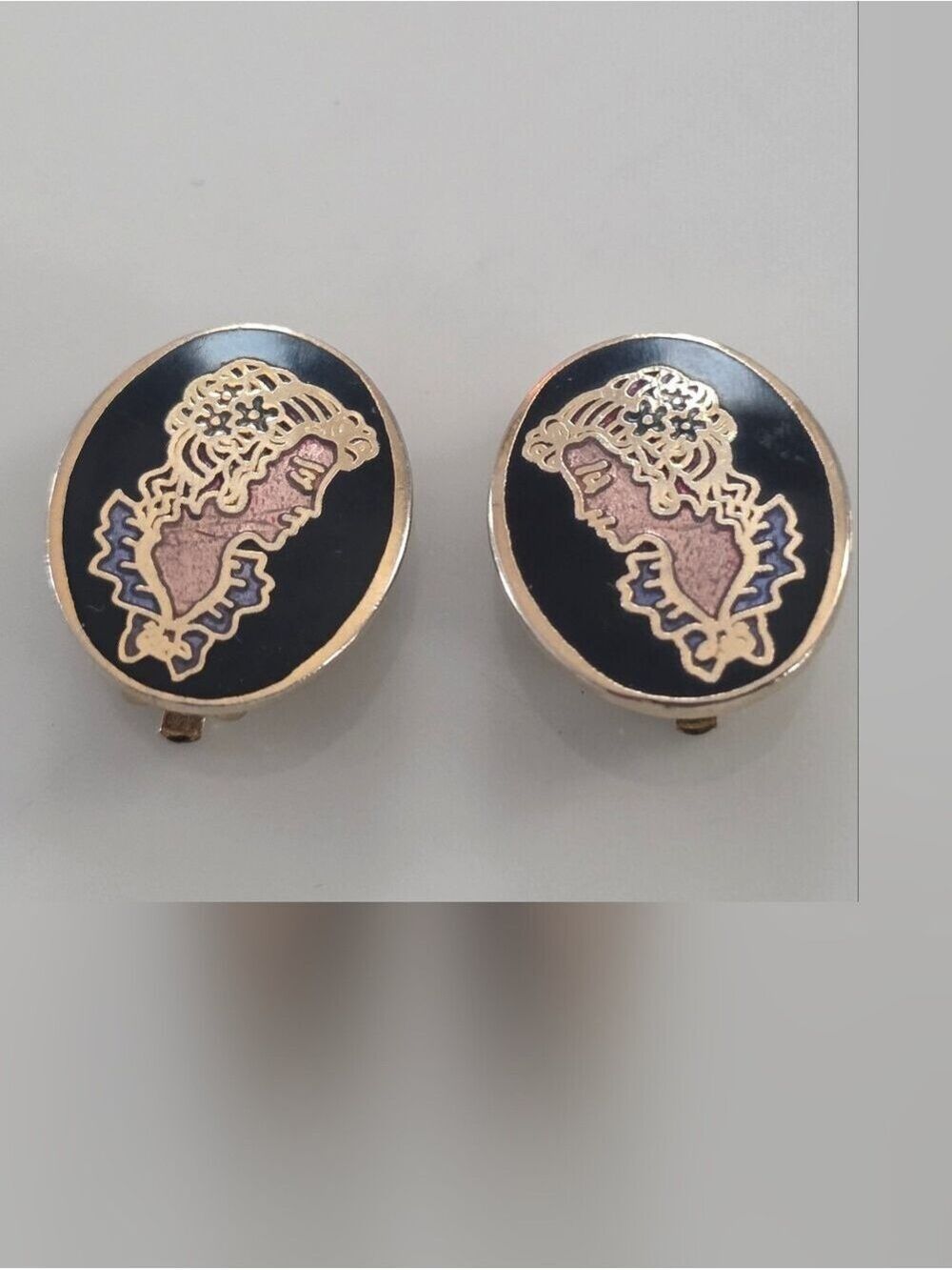 Vintage Nouveau Cameo Roccoco Clip On Earrings